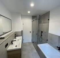 Hochwertige, energetisch sanierte 5-Zimmer-EG-Wohnung mit Balkon, Garten u. 2 Garagenstellplätzen - Herzogenaurach