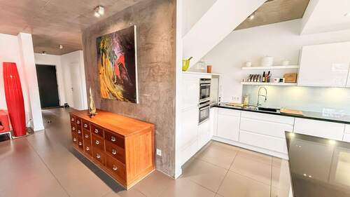 EG Flur - Architektonisch repräsentative Doppelhaushälfte - möbliert, ideal für eine alleinstehende Person oder ein Paar!