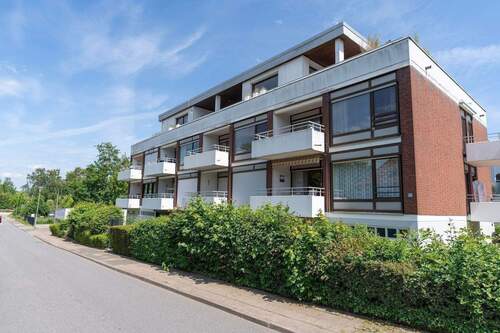 1 Hausansichten_Front_2.jpg - Charmante Eigentumswohnung im maritimen Ostseestil – 2,5 Zimmer mit zwei Balkonen in 23863 Scharbeutz