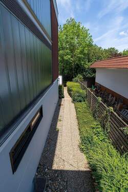 1 Hausansichten_Zugang_2.jpg - 