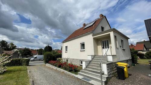 Straßenseite - 4 Zimmer Einfamilienhaus in Ottendorf-Okrilla