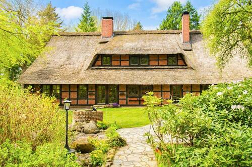 Rückseite Haus - Für Naturliebhaber: Werde Besitzer deines eigenen Waldgrundstücks mit charakterstarkem Fachwerkhaus
