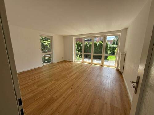 Wohnbereich mit Terrassenzugang - 3 Zimmer Etagenwohnung zur Miete in Hamburg