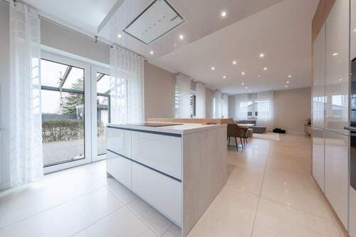 Küche mit Zugang zur Terrasse - 