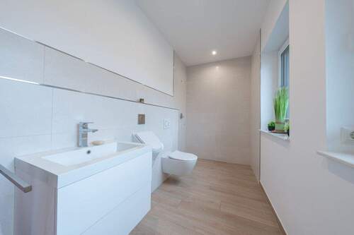 Gäste-WC EG - Einfamilienhaus mit 184,60 m&sup2; in Bippen zum Kaufen