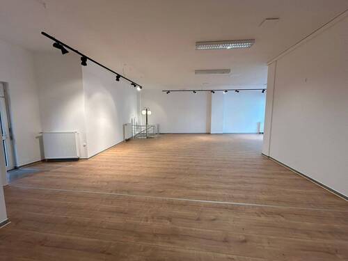 Leerer Verkaufsraum - Büro zur Miete in Dresden