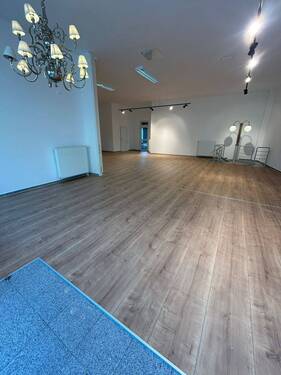 Leerer Verkaufsraum - Büro in Dresden