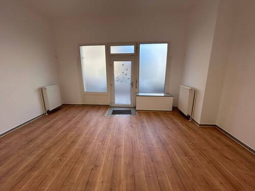 Leerer Raum mit Holzboden - 