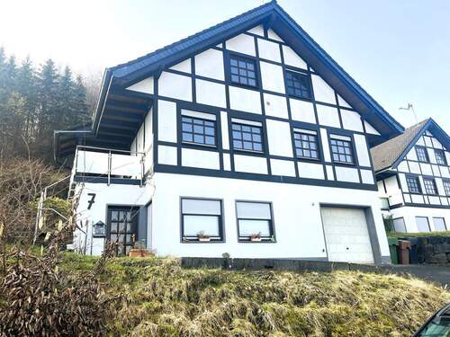 Ansicht - Zentral gelegenes Einfamilienhaus mit Einliegerwohnung