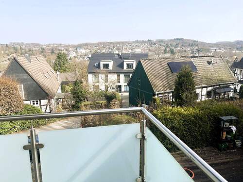 Eingang Hauptwohnung - 4 Zimmer Einfamilienhaus in Wiehl