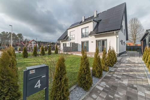 Hausansicht - 6 Zimmer Doppelhaushälfte zur Miete in Oberreichenbach