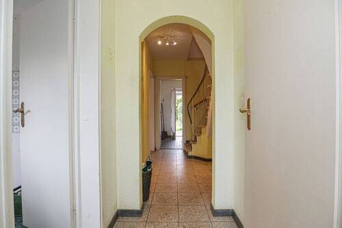 Diele - 5 Zimmer Reihenmittelhaus zum Kaufen in Neuss