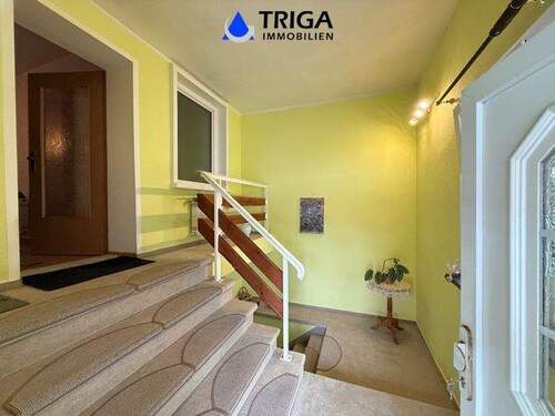 Treppenhaus EG hinter Windfang - 4 Zimmer Einfamilienhaus zum Kaufen in Nordhausen / Sundhausen