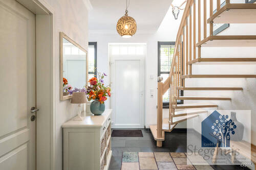 Treppe zur OG - 4 Zimmer Einfamilienhaus in Gronau (Westfalen)