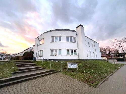 Außenansicht - Bezugsfreie Etagenwohnung mit Wintergarten, Balkon und EBK