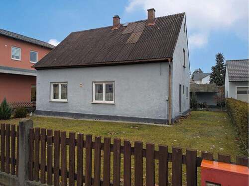 Straßenansicht 2 - 5 Zimmer Einfamilienhaus zum Kaufen in Schwandorf