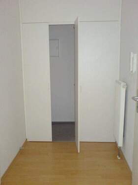 Flur - Etagenwohnung mit 64,50 m&sup2; in Gera zur Miete