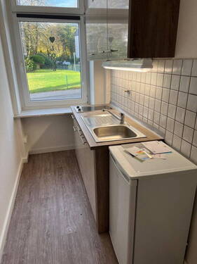 neue Küche mit Küchenzeile - 2 Zimmer Etagenwohnung zur Miete in Lüdenscheid