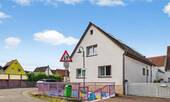 Hausfront 1 - 5 Zimmer Einfamilienhaus zum Kaufen in Stutensee / Friedrichstal