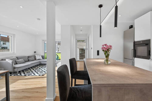 Living 2 - 