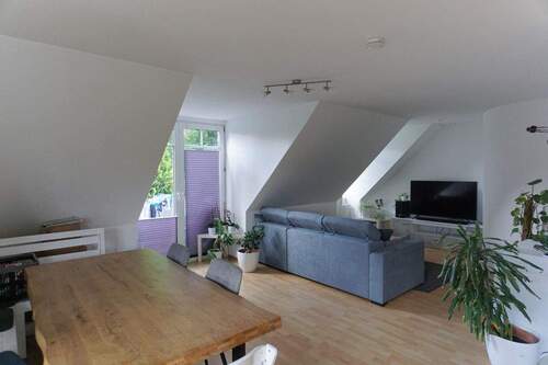 Wohnzimmer - 3-Zimmerwohnung mit kleinem Balkon