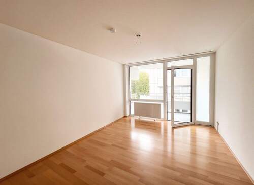 Wohn- und Esszimmer - 2 Zimmer Etagenwohnung in Köln