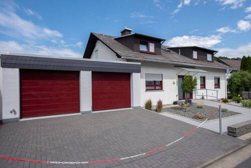 Doppelgarage - 8 Zimmer Mehrfamilienhaus, Wohnhaus zum Kaufen in Weilrod