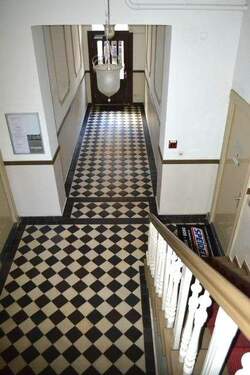 Treppenhaus - Bezugsfreie Altbauperle in Wilmersdorf