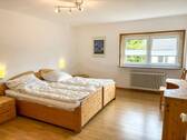 EG: Schlafzimmer 1 - 