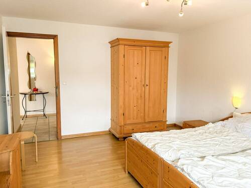 EG: Schlafzimmer 1 - 