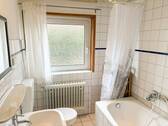 EG: Vollbad mit Fenster - 