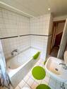 EG: Vollbad mit Fenster - 