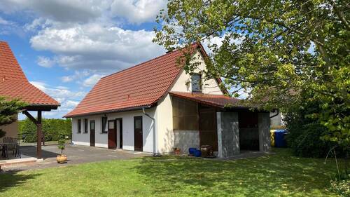 Garage und Nebengebäude - 