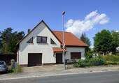 EFH mit Garage, Straßenansicht - 5 Zimmer Einfamilienhaus zum Kaufen in Lauta