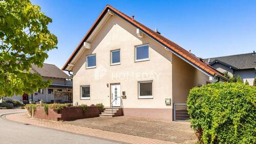 Außenansicht 1 - Charmantes Zweifamilienhaus mit separaten Eingängen in ruhiger Wohnlage