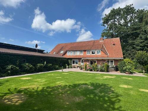 Bild 1 - Großes Zweifamilienhaus, sehr gepflegt, zentral gelegen.