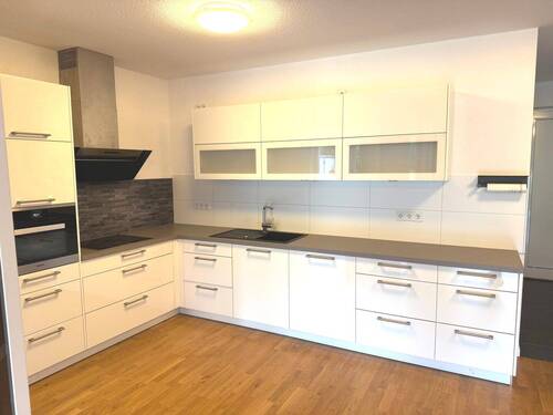 Küche mit Einbauküche - 