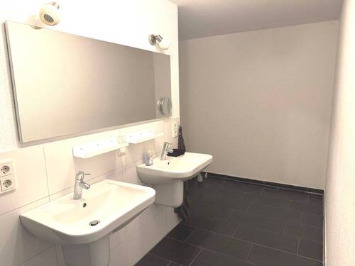 Bad mit Doppelwaschbecken - 