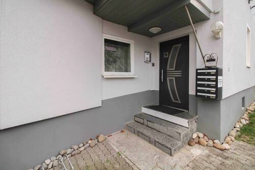 Hauseingang - 1 Zimmer Mehrfamilienhaus, Wohnhaus zum Kaufen in Pfullingen