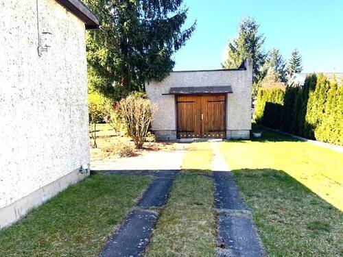 Garage - 5 Zimmer Einfamilienhaus in Berlin / Mahlsdorf