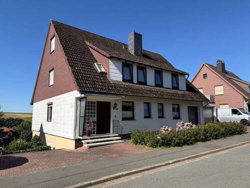 Ansicht von der Straße - 8 Zimmer Einfamilienhaus zum Kaufen in Bad Lauterberg