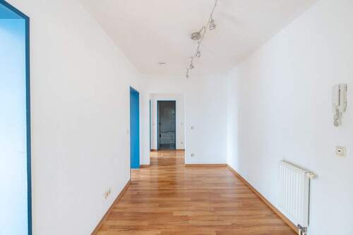 Diele Bild 1 - 3 Zimmer Etagenwohnung zur Miete in Dresden