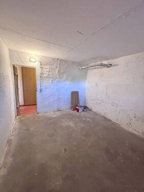 Keller geräumig, trocken - 