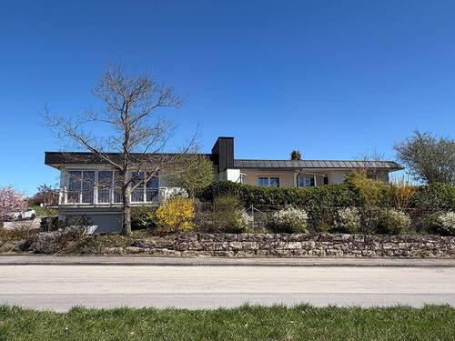 Imposanter Bungalow - 'Ein Rückzugsort mit Stil' Bungalow mit Wellnessbereich und Doppelgarage in Bestlage von Herrenberg