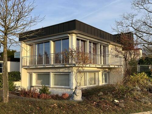 Viele Fenster - lichtdurchflutete Räume - 6 Zimmer Einfamilienhaus in Herrenberg