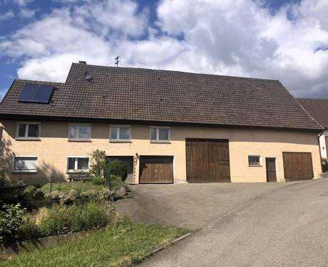 Vorderansicht.JPG - RESERVIERT - Großes Bauernhaus mit gr. Grundstück - sanierungsbedürftig