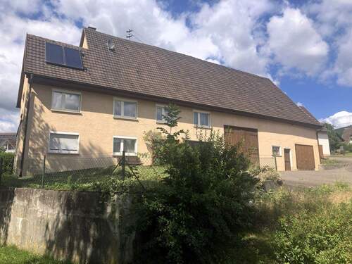 Vorderansicht 2.JPG - 6 Zimmer Mehrfamilienhaus, Wohnhaus zum Kaufen in Denkingen