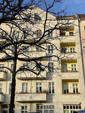 Straßenansicht - Wohnen über den Dächern von Friedrichshain - von privat