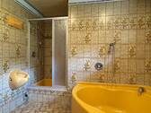 Bad mit Wanne und Dusche2 - 