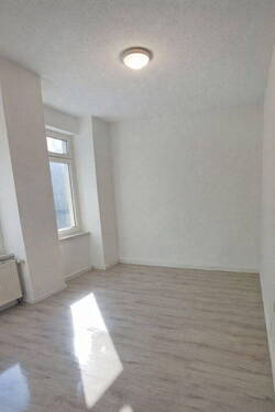 Wohnzimmer - 2 Zimmer Etagenwohnung in Zeitz